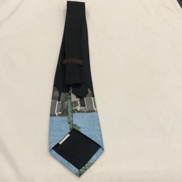 Twin Towers and Statue of Liberty tie handmade - Picture 4 of 6